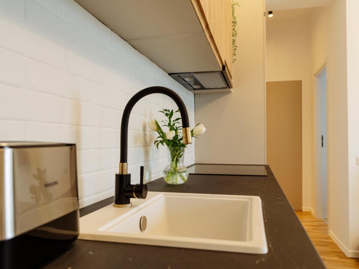 Sunny 2Br Flat - Top Location - Amazing Balcony Boekarest Buitenkant foto