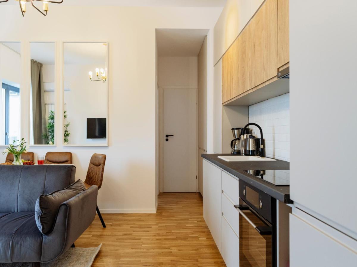 Sunny 2Br Flat - Top Location - Amazing Balcony Boekarest Buitenkant foto
