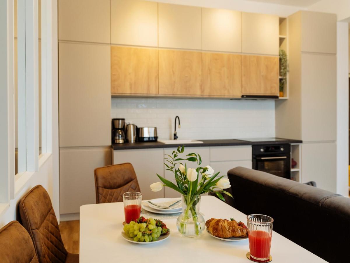 Sunny 2Br Flat - Top Location - Amazing Balcony Boekarest Buitenkant foto