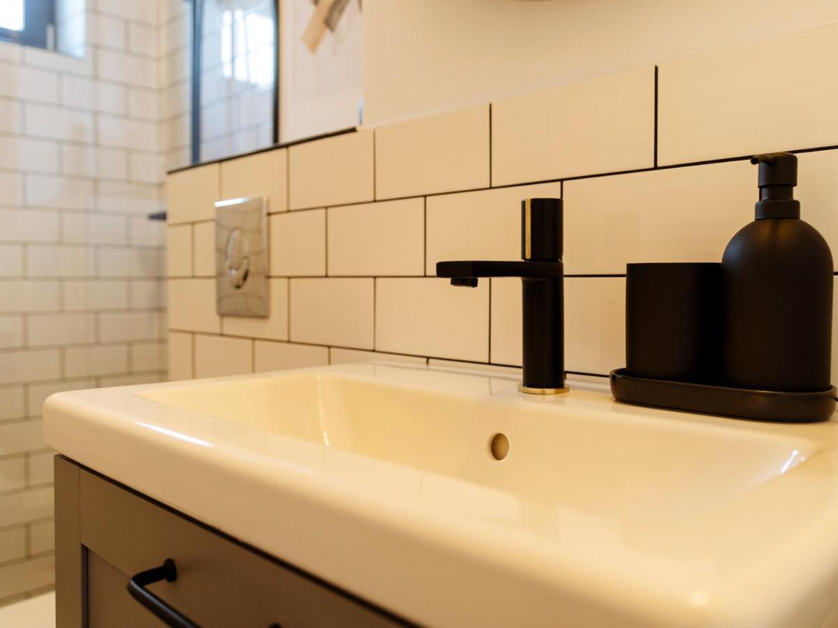 Sunny 2Br Flat - Top Location - Amazing Balcony Boekarest Buitenkant foto