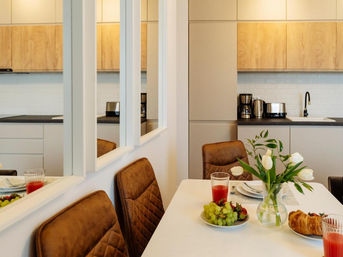Sunny 2Br Flat - Top Location - Amazing Balcony Boekarest Buitenkant foto