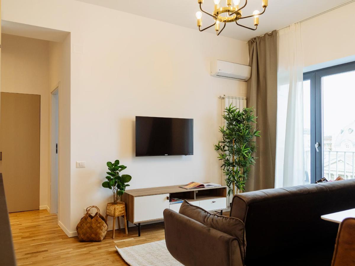 Sunny 2Br Flat - Top Location - Amazing Balcony Boekarest Buitenkant foto