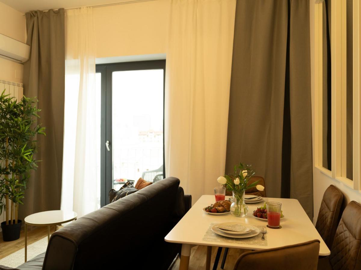 Sunny 2Br Flat - Top Location - Amazing Balcony Boekarest Buitenkant foto