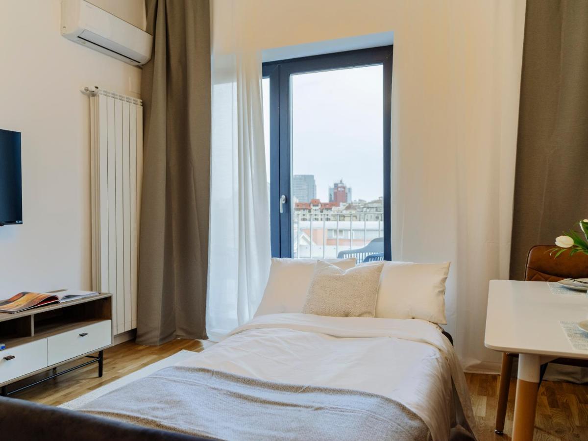 Sunny 2Br Flat - Top Location - Amazing Balcony Boekarest Buitenkant foto