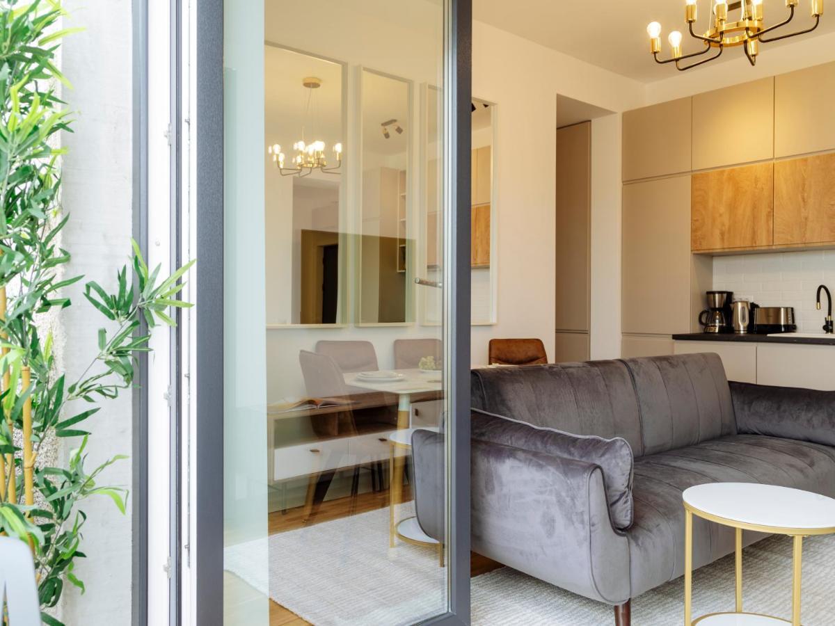 Sunny 2Br Flat - Top Location - Amazing Balcony Boekarest Buitenkant foto