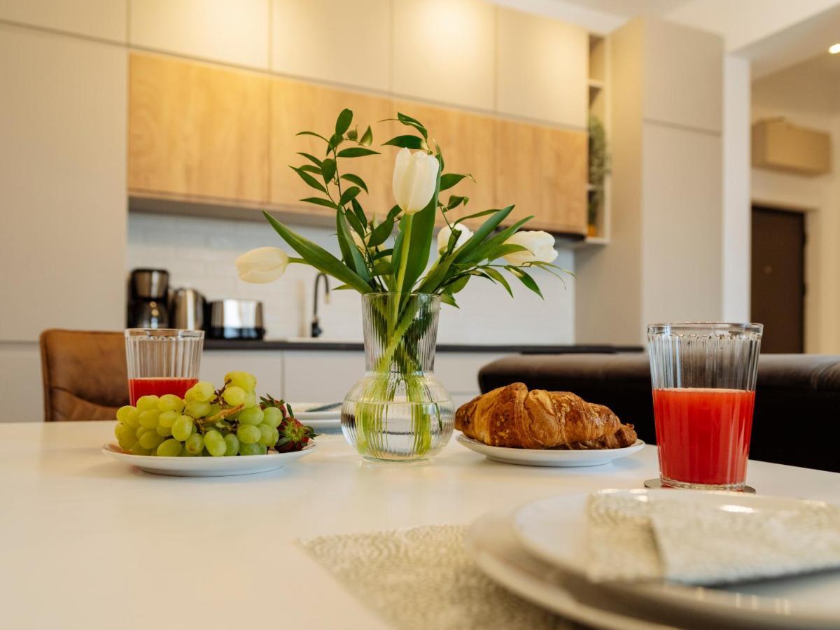 Sunny 2Br Flat - Top Location - Amazing Balcony Boekarest Buitenkant foto