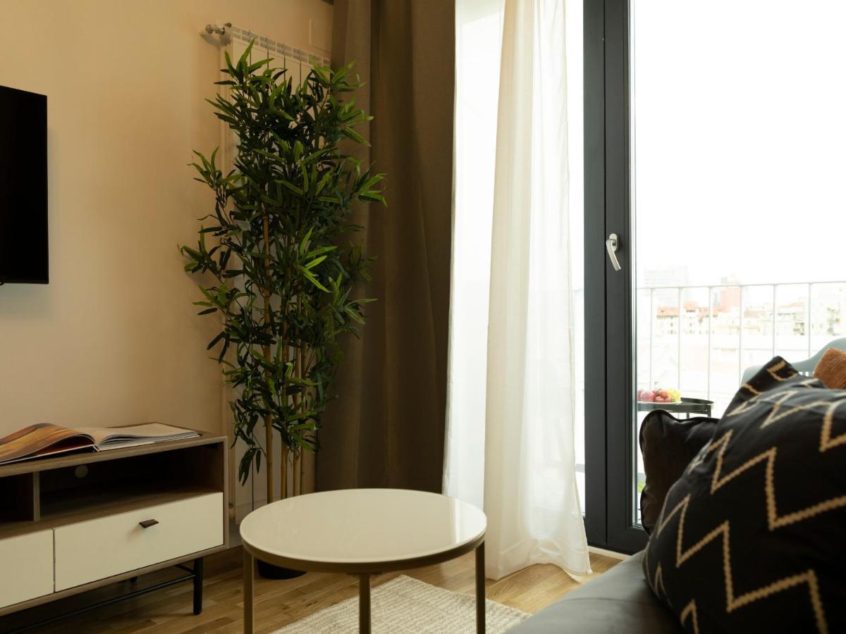 Sunny 2Br Flat - Top Location - Amazing Balcony Boekarest Buitenkant foto