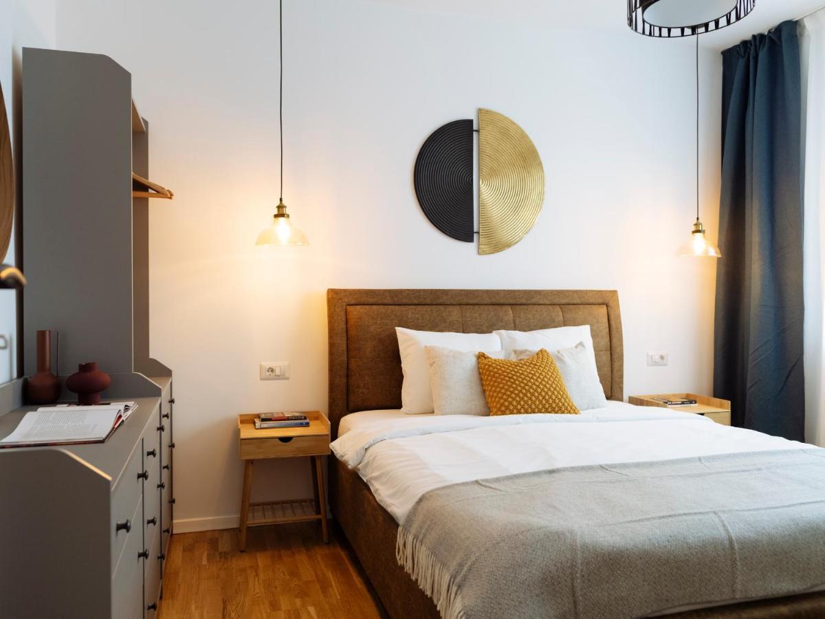 Sunny 2Br Flat - Top Location - Amazing Balcony Boekarest Buitenkant foto