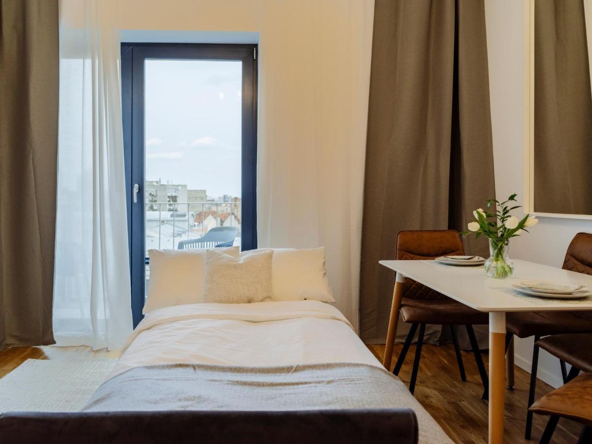 Sunny 2Br Flat - Top Location - Amazing Balcony Boekarest Buitenkant foto