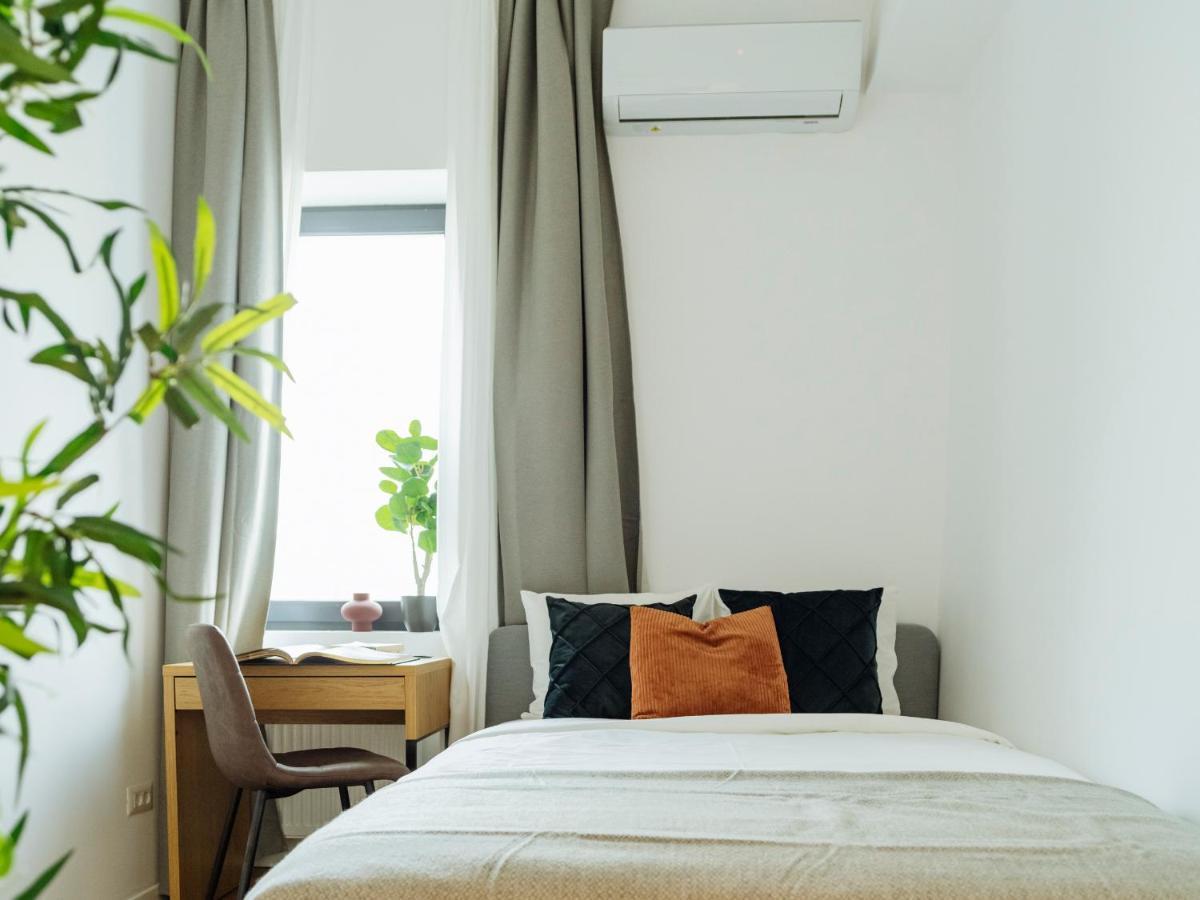 Sunny 2Br Flat - Top Location - Amazing Balcony Boekarest Buitenkant foto