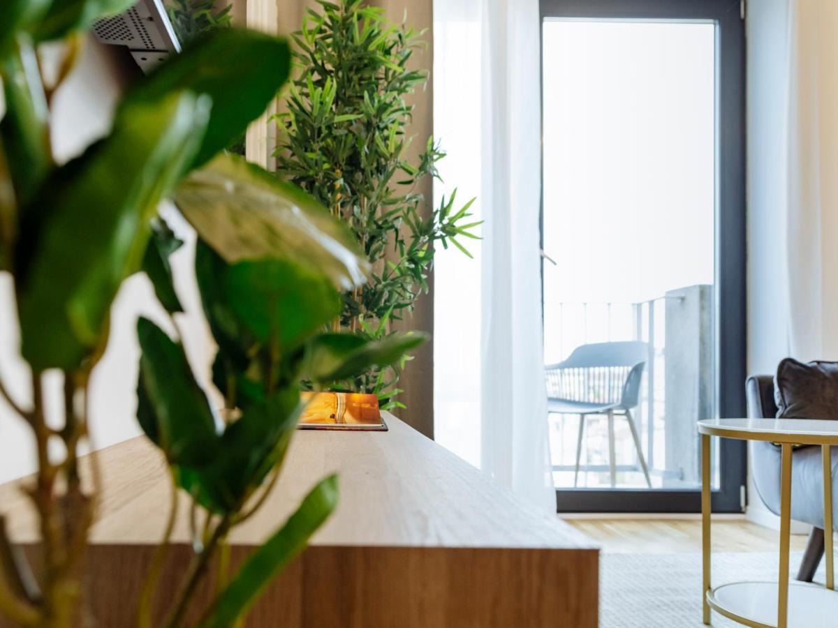 Sunny 2Br Flat - Top Location - Amazing Balcony Boekarest Buitenkant foto