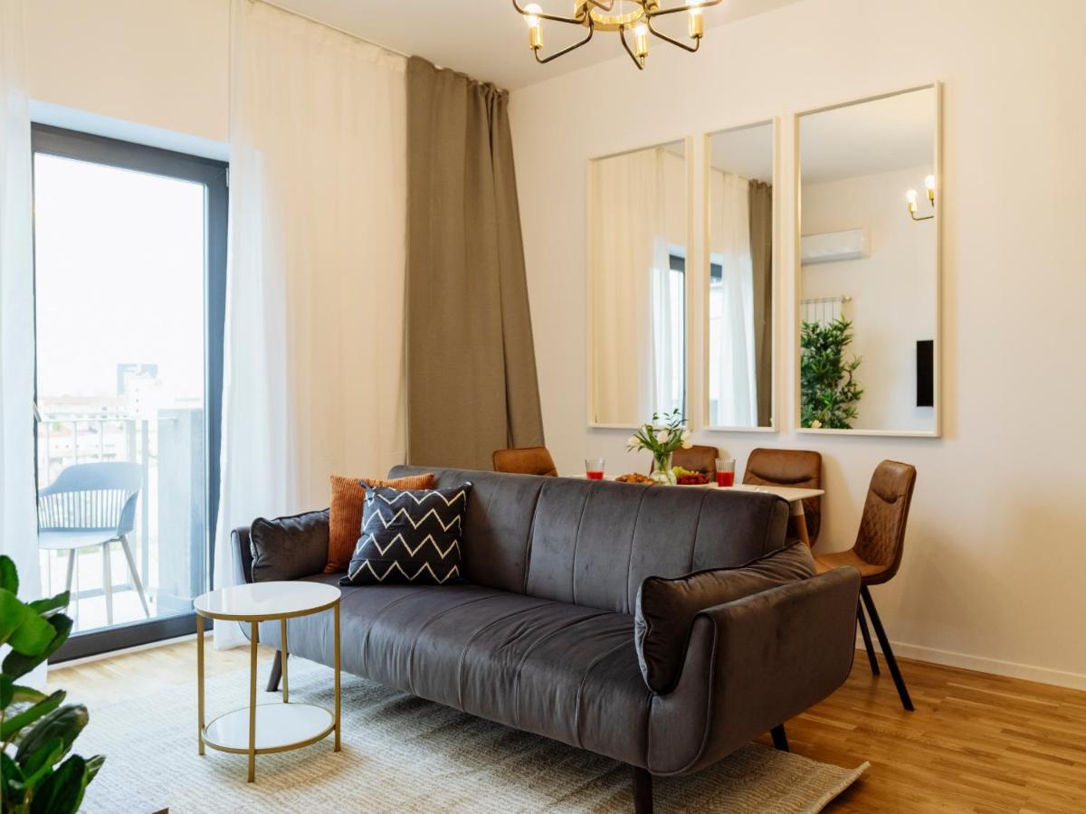 Sunny 2Br Flat - Top Location - Amazing Balcony Boekarest Buitenkant foto